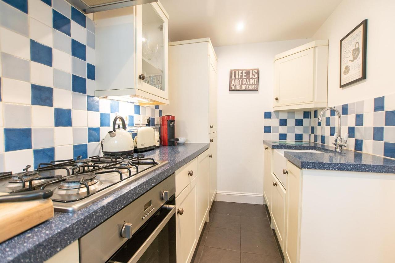 Stone'S Throw Villa St Ives Екстериор снимка